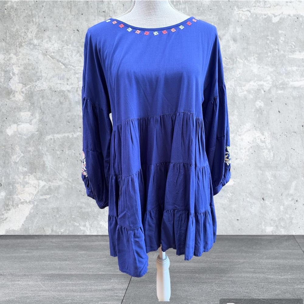 Laffaire oversized blouse w embroidered puffy mid length sleeves sz MD like new